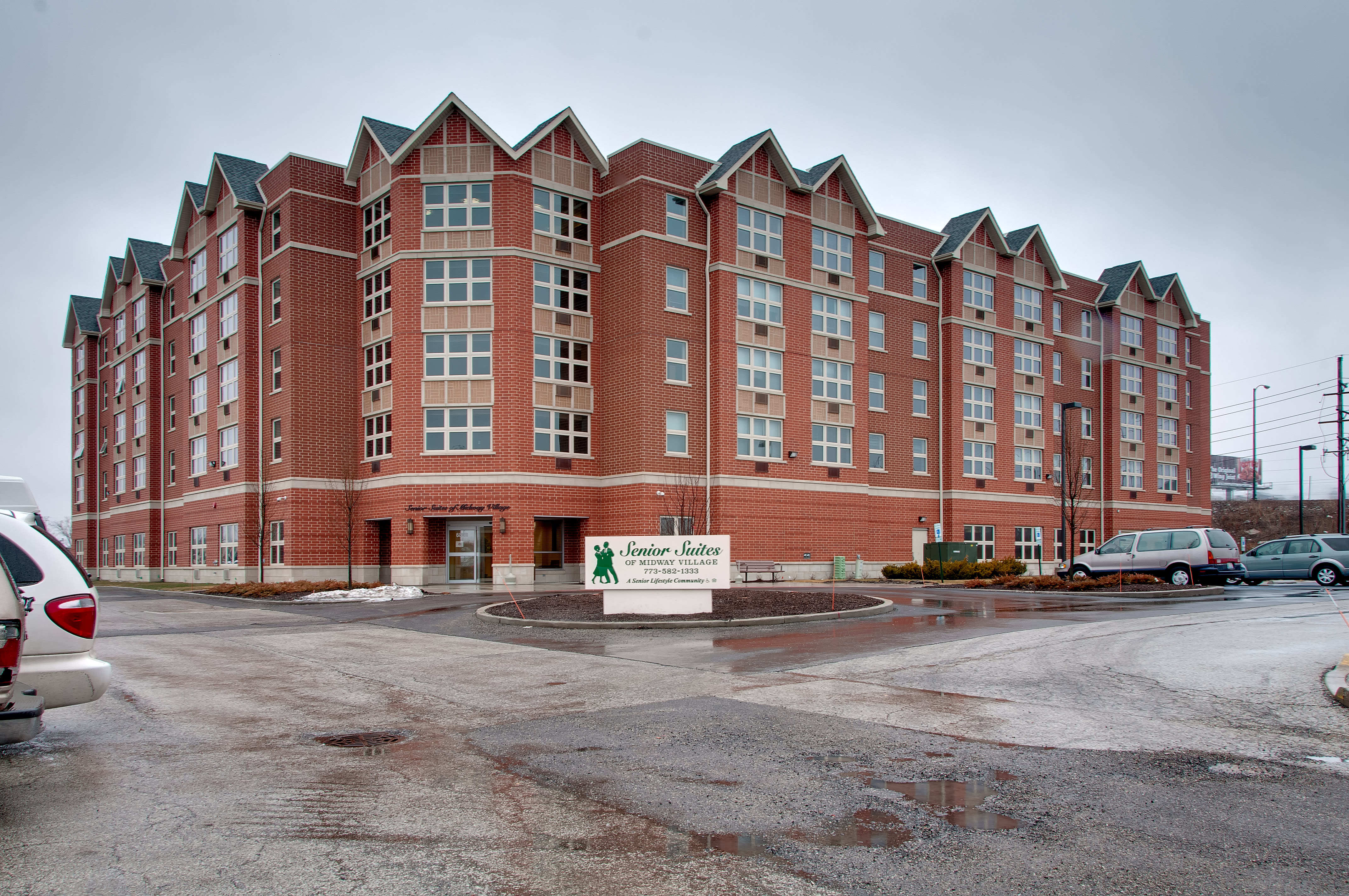 Senior Suites Midway Village Community Exterior