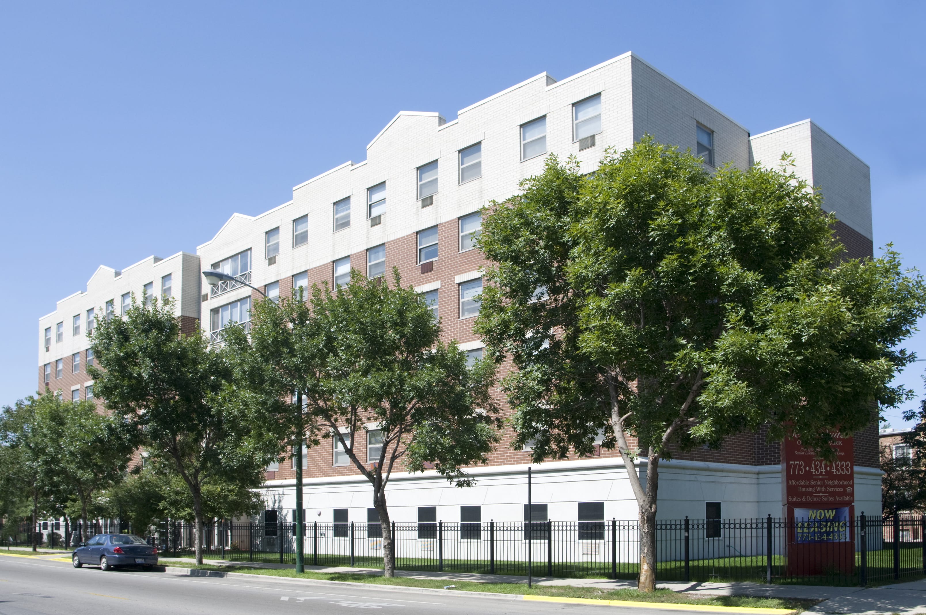 Senior Suites Gage Park Community Exterior