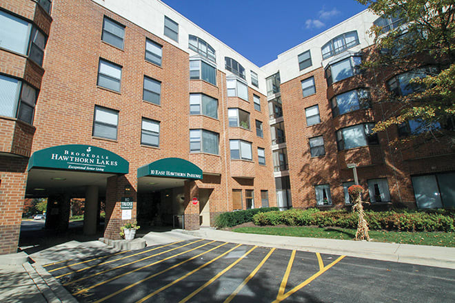 Brookdale Hawthorn Lakes in Vernon Hills Independent Living community exterior