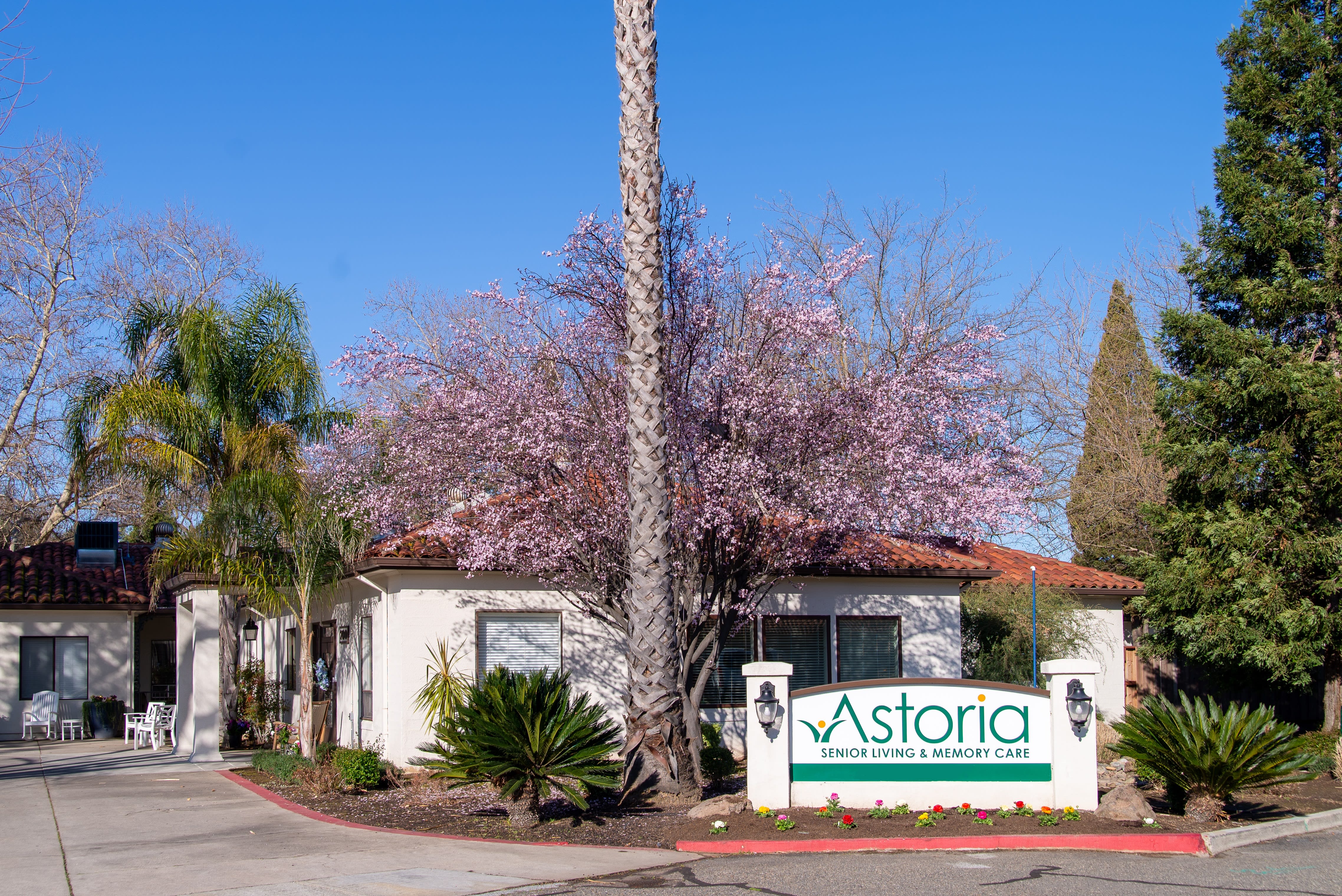 Astoria Senior Living Oakdale community exterior