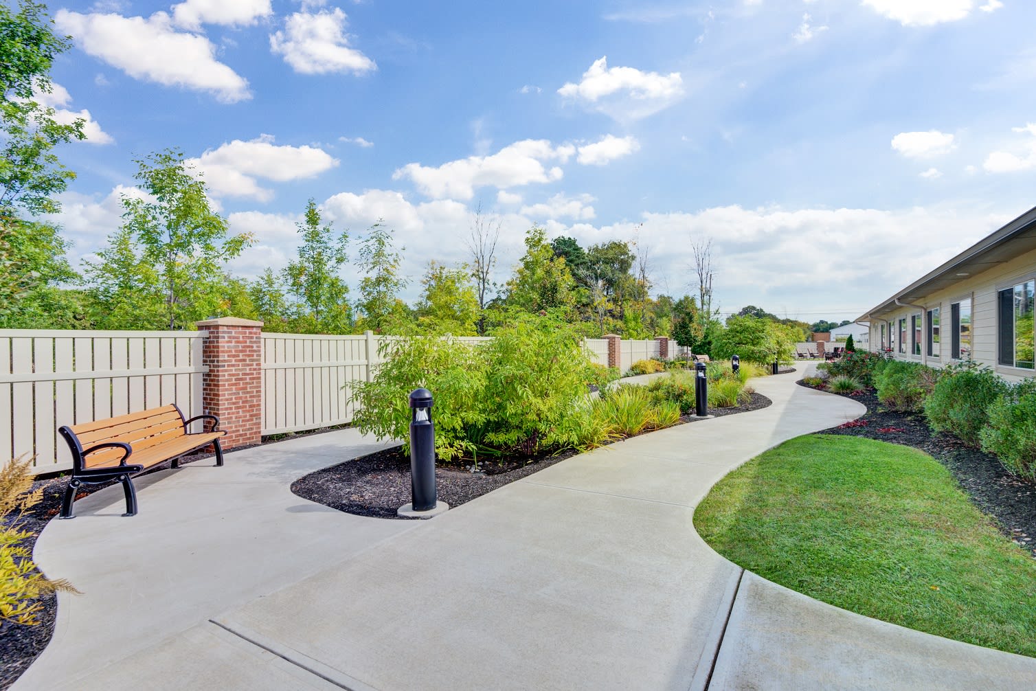 Juniper Glen Memory Care Assisted Living outdoor common area