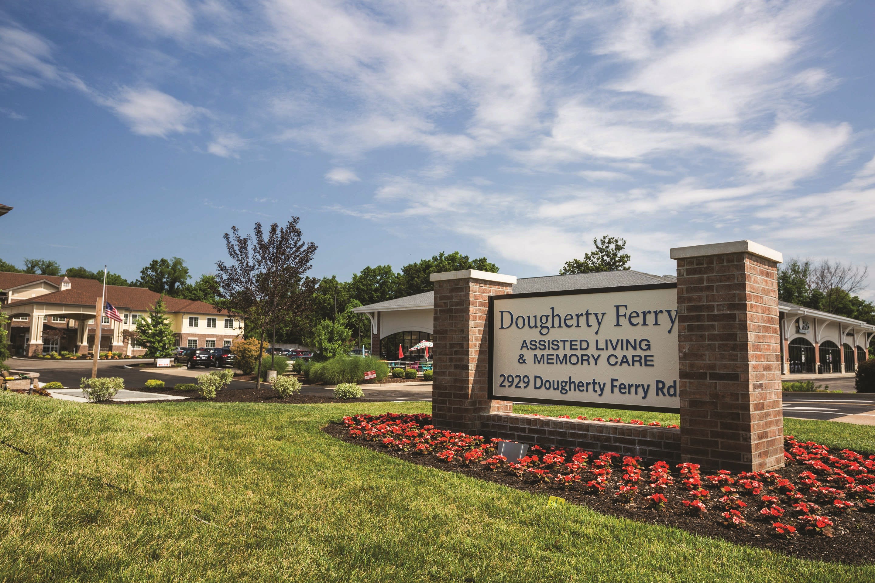 Dougherty Ferry Assisted Living and Memory Care outdoor common area