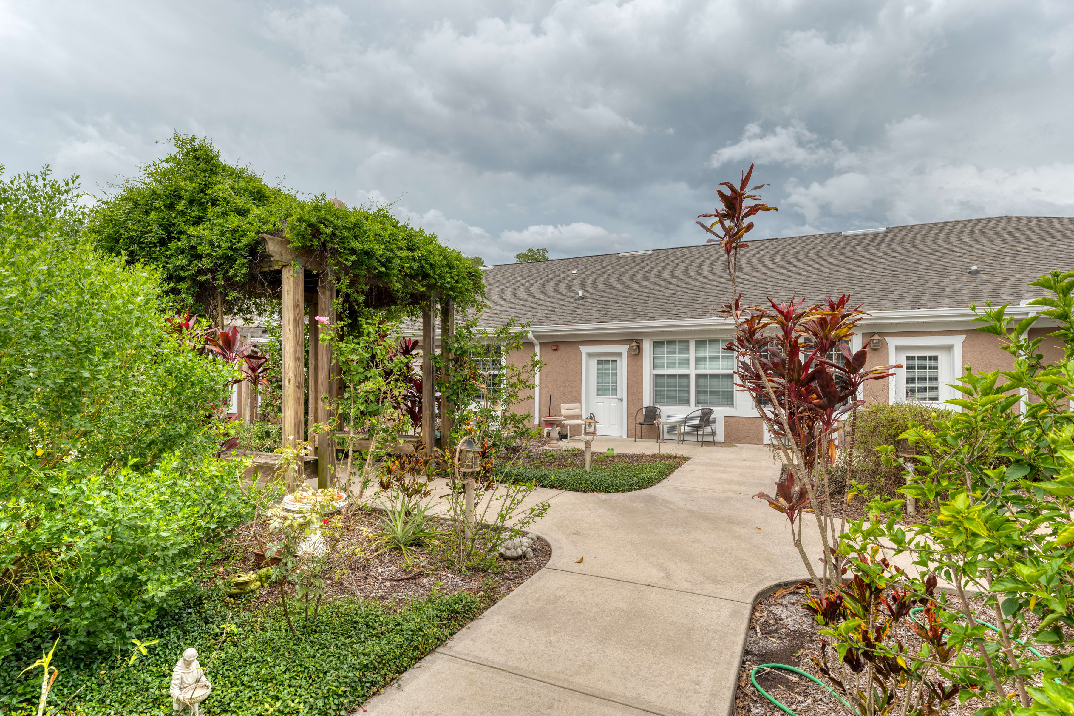 Addington Place of Titusville outdoor common area