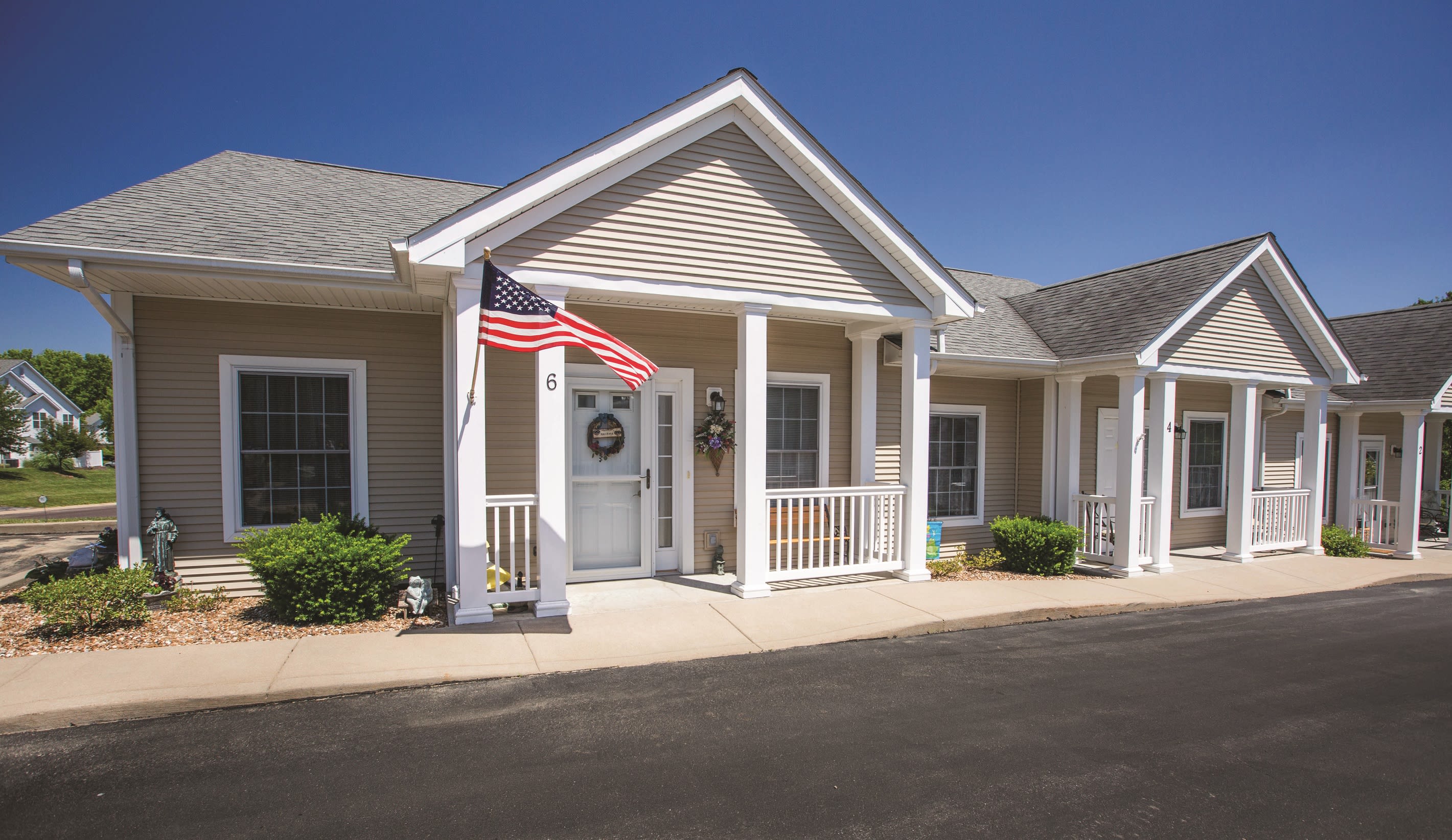 The Homestead at Hickory View Retirement Community outdoor common area