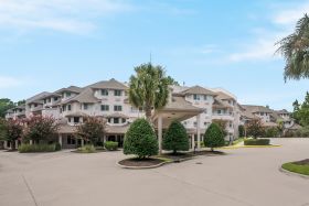 Holiday Lake Shore Commons 