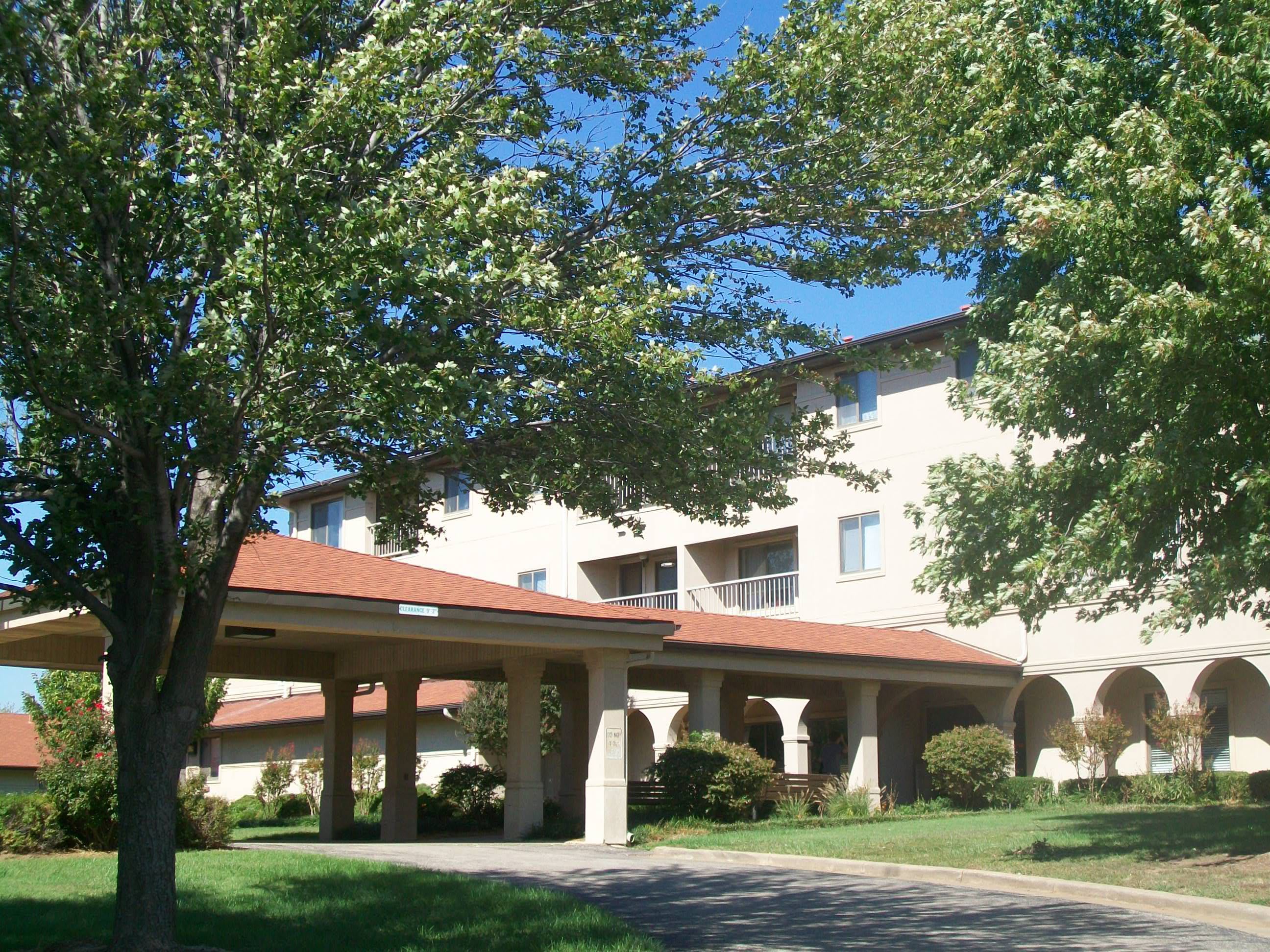 Ascension Living Via Christi Village - Ponca City outdoor common area