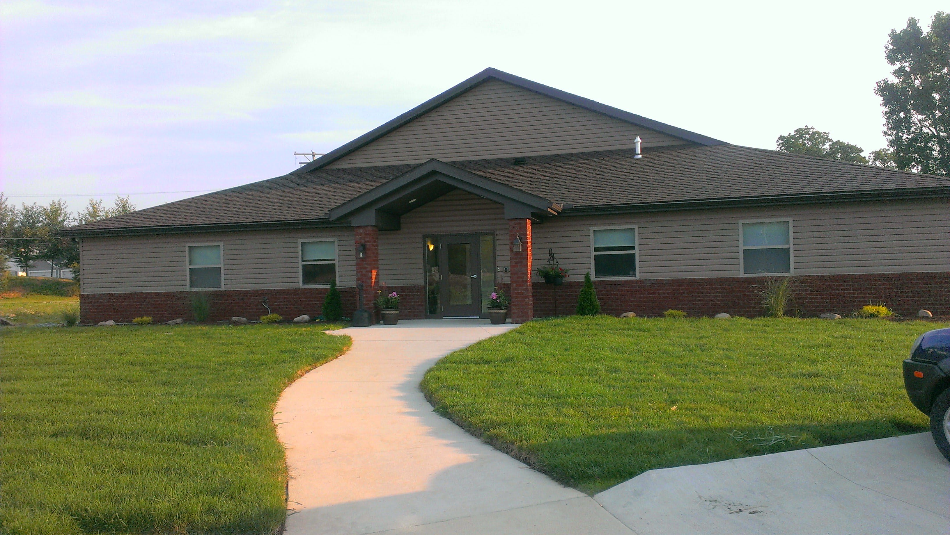 Allay Senior Care Of Meyers Lake community exterior