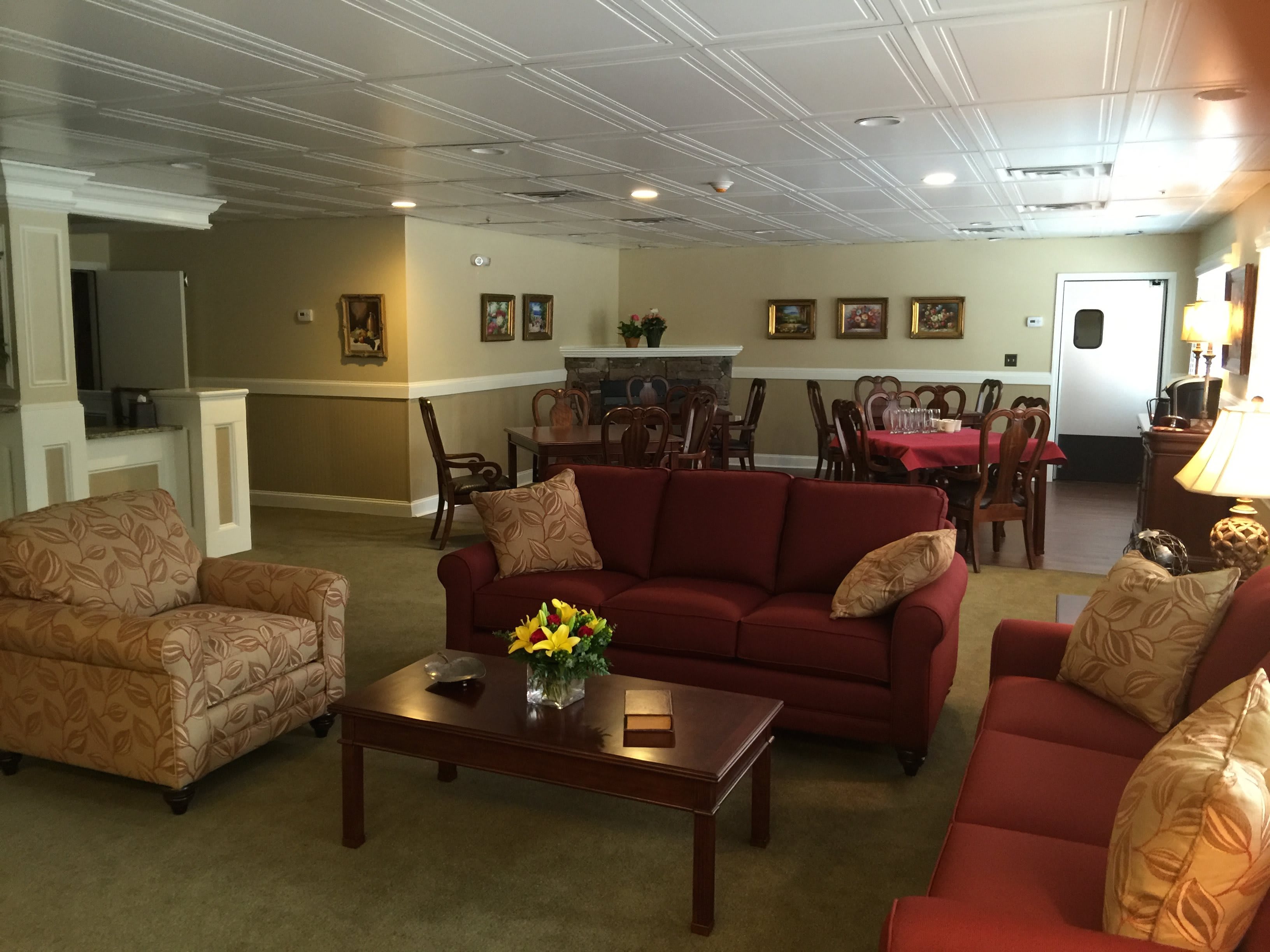 Bountiful Hills Senior Living indoor common area