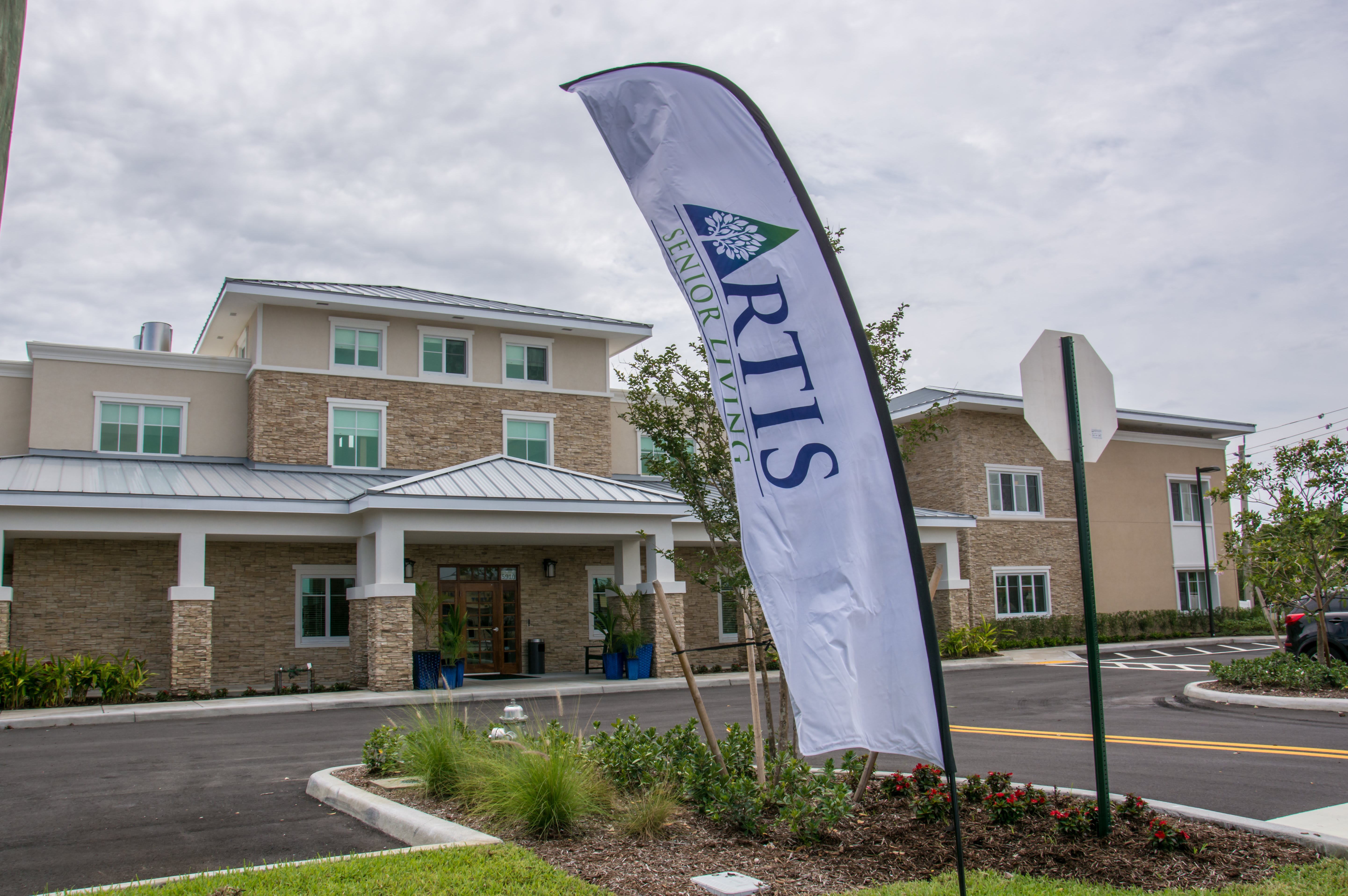 Artis Senior Living of Boca Raton outdoor common area