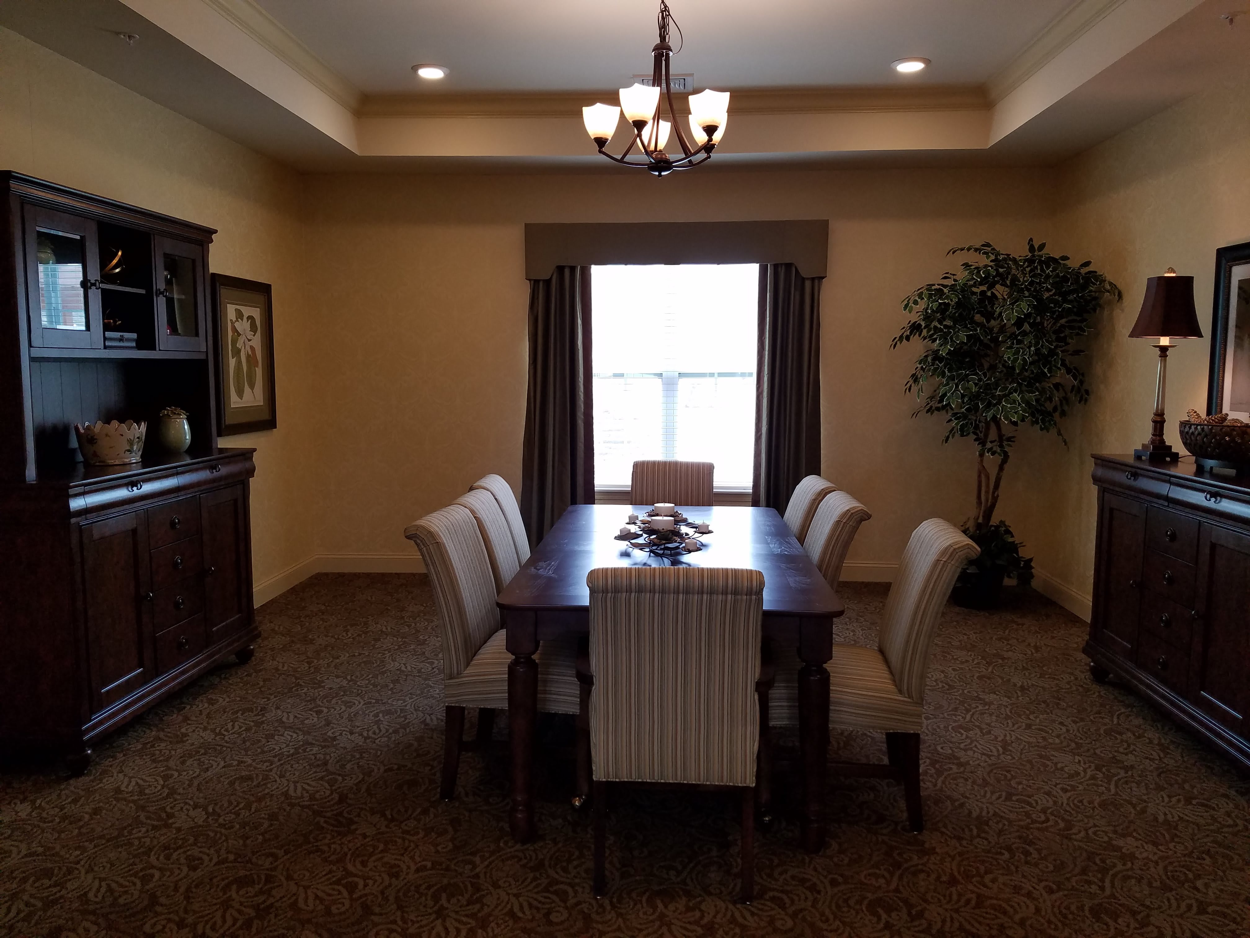 Oak Pointe of Monett dining room