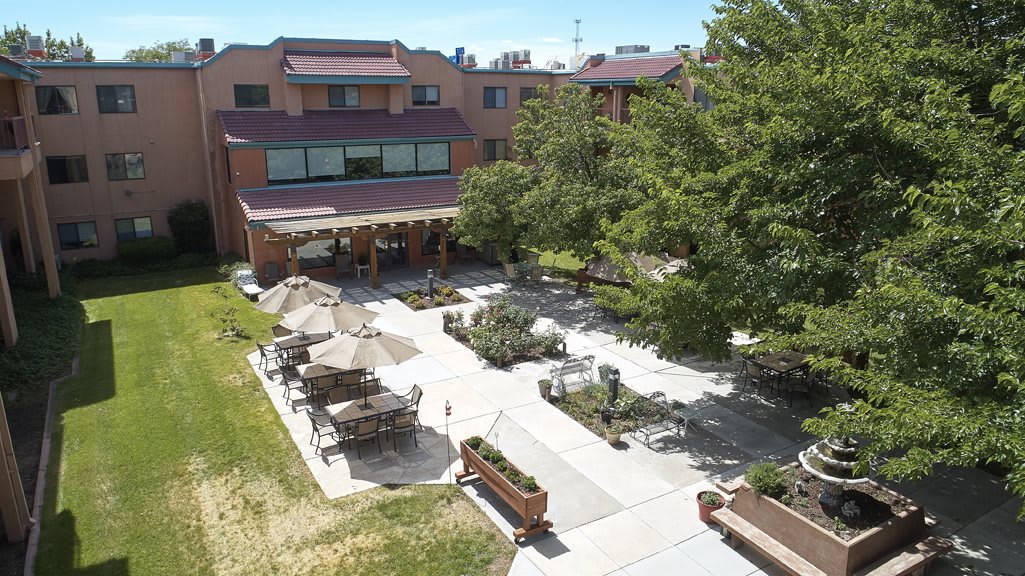 Sandia Vista Senior Living patio