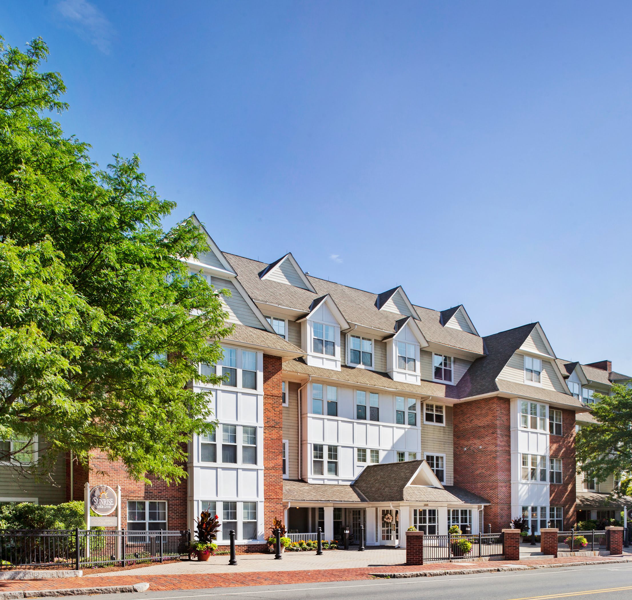 Sunrise of Arlington community exterior