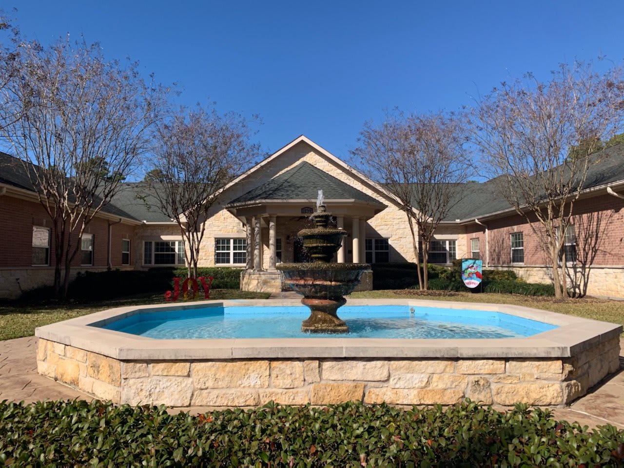 The Heritage Memory Care outdoor common area