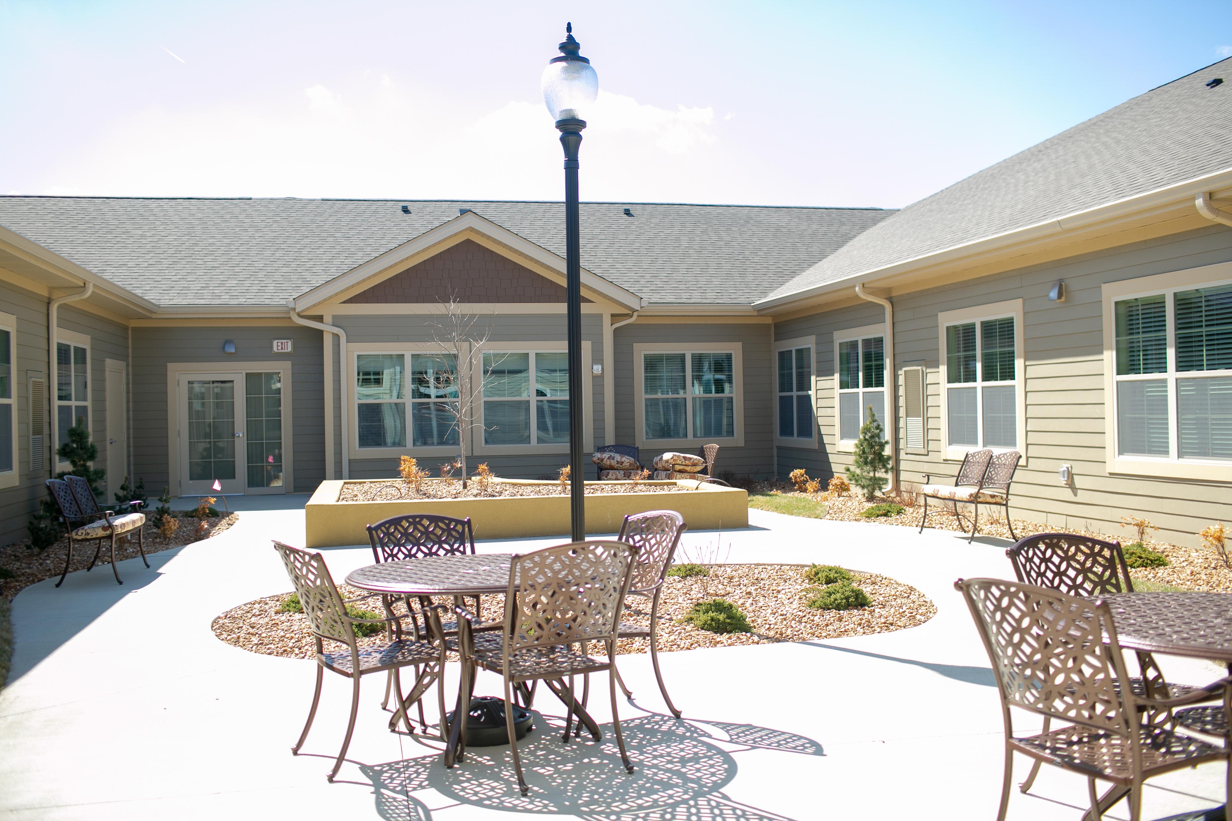 The Boulevard Senior Living of Wentzville courtyard