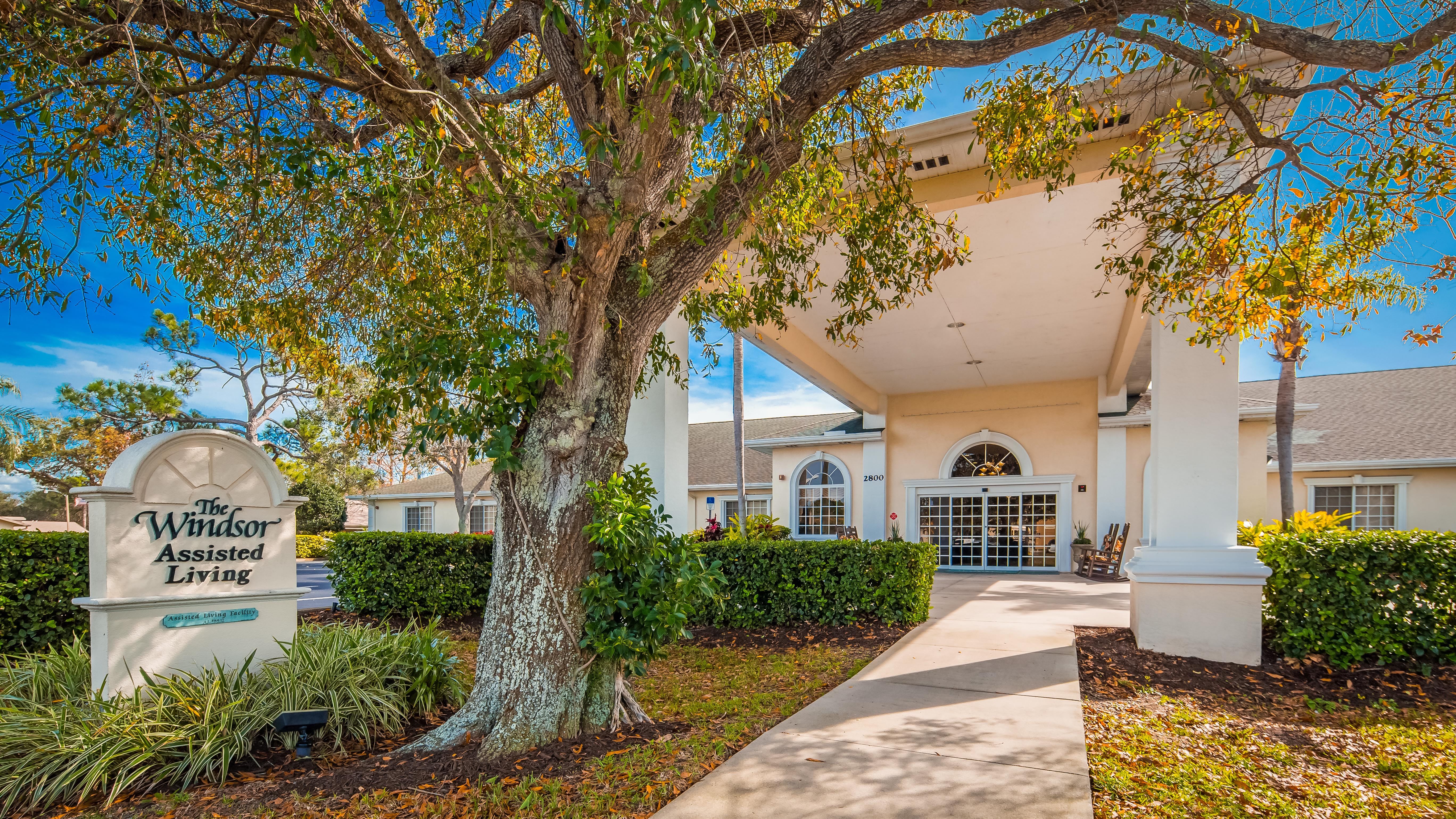 The Windsor of Bradenton outdoor common area